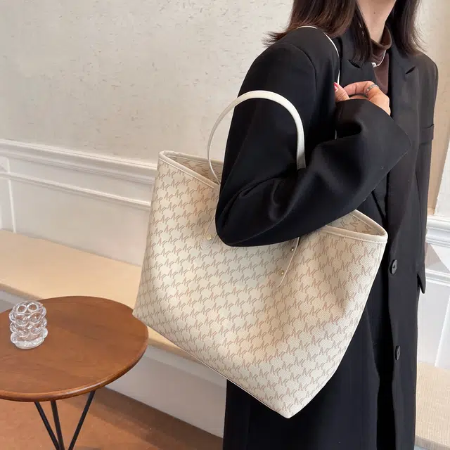 GOBLIN SHARKS 1759 pu Tote