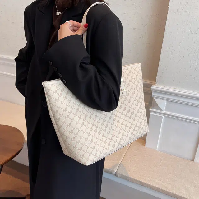 GOBLIN SHARKS 1759 pu Tote