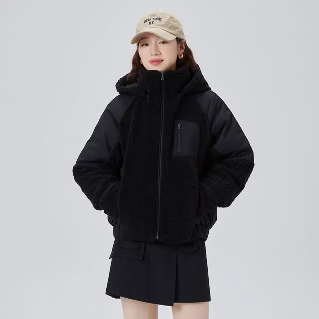 艾莱依 拼色插肩袖短款连帽羊羔毛羽绒服 女款