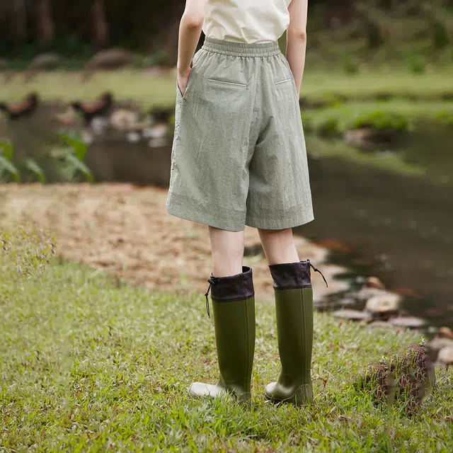 艾莱依 纯色中腰通勤休闲短裤 女款