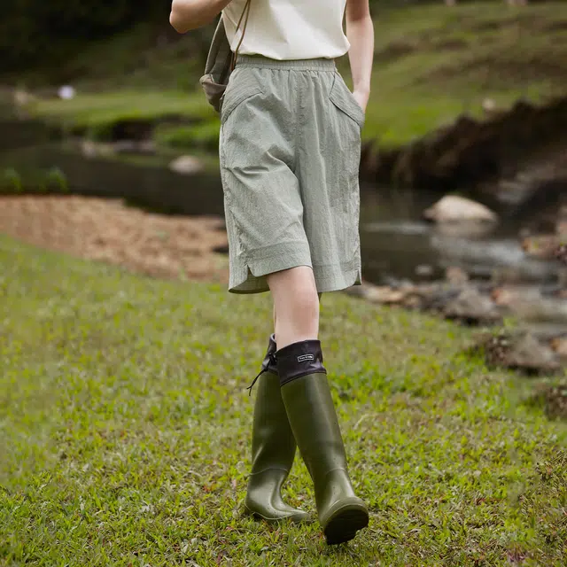 艾莱依 纯色中腰通勤休闲短裤 女款