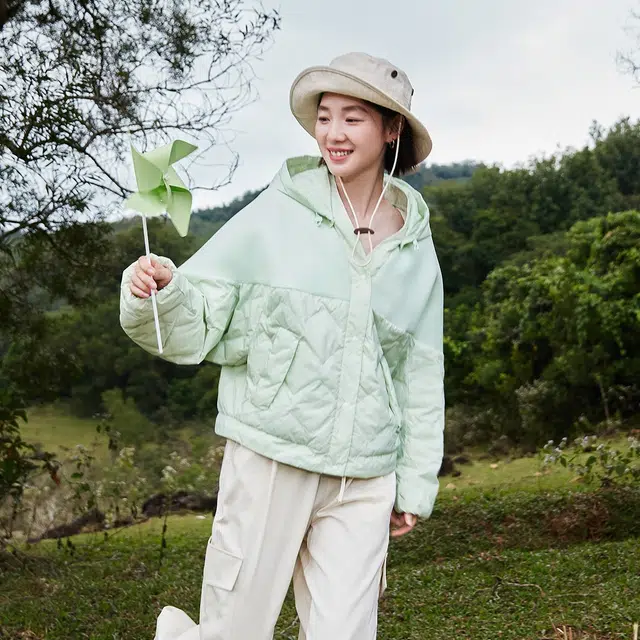 艾莱依 设计感拼接休闲短款宽松羽绒服 女款