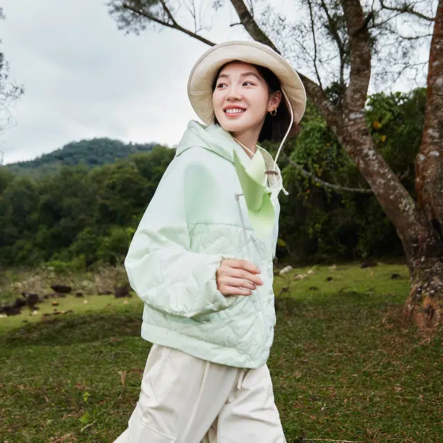 艾莱依 设计感拼接休闲短款宽松羽绒服 女款