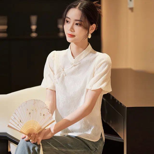 杭依阁 复古灯笼袖新中式盘扣设计泡泡袖立领短袖衬衫 女款 米色
