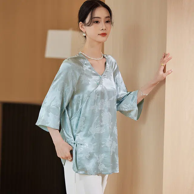杭依阁 新中式气质国风光泽缎面盘扣小衫短袖衬衫 女款 浅蓝色