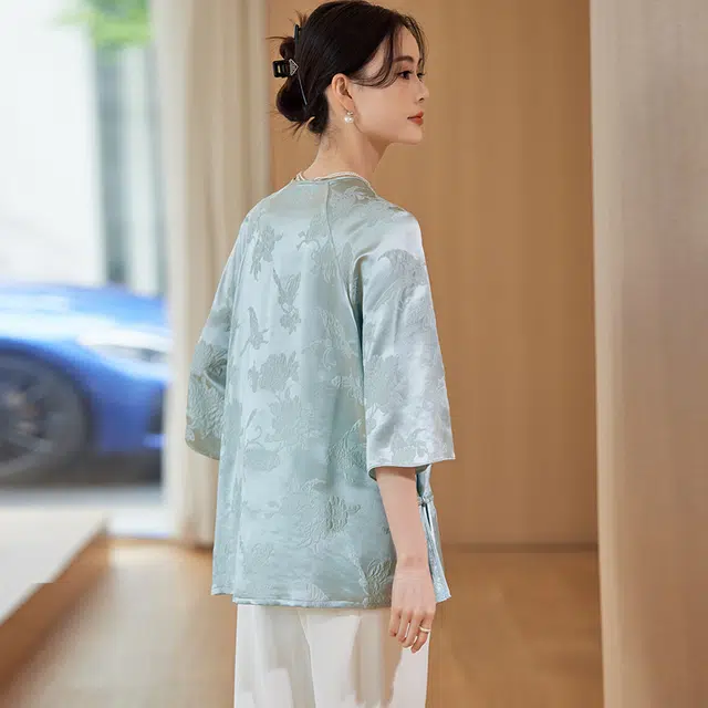 杭依阁 新中式气质国风光泽缎面盘扣小衫短袖衬衫 女款 浅蓝色