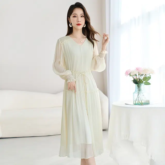 比利斯山羊 甜美纯色气质优雅舒适长袖连衣裙 女款