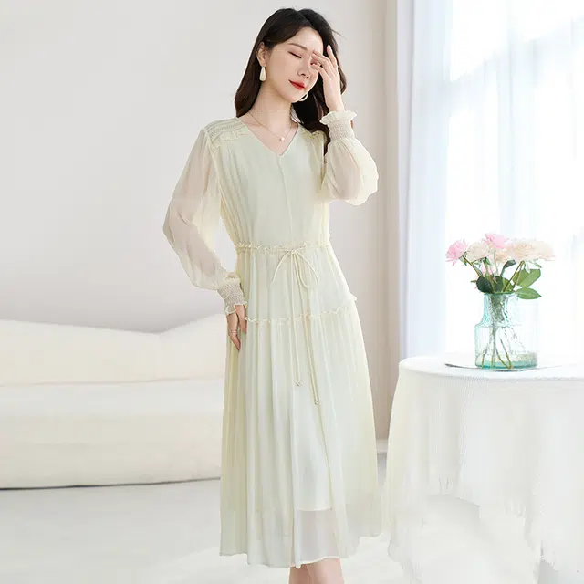 比利斯山羊 甜美纯色气质优雅舒适长袖连衣裙 女款