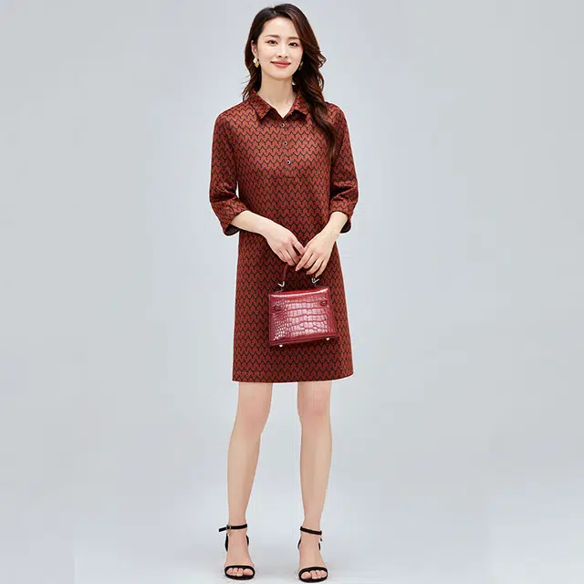 比利斯山羊 优雅气质宽松休闲中袖碎花中长大码连衣裙 女款