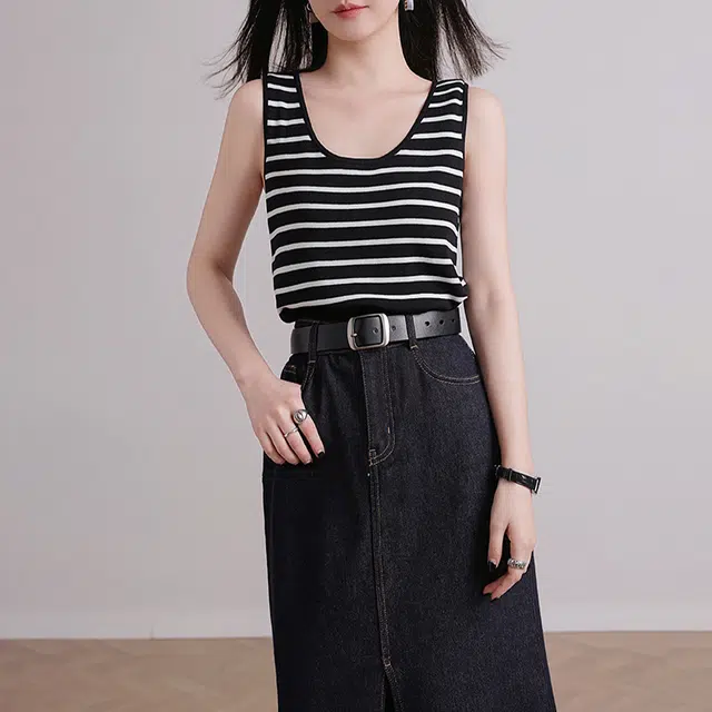 比利斯山羊 简约时尚经典舒适黑白条纹背心 女款