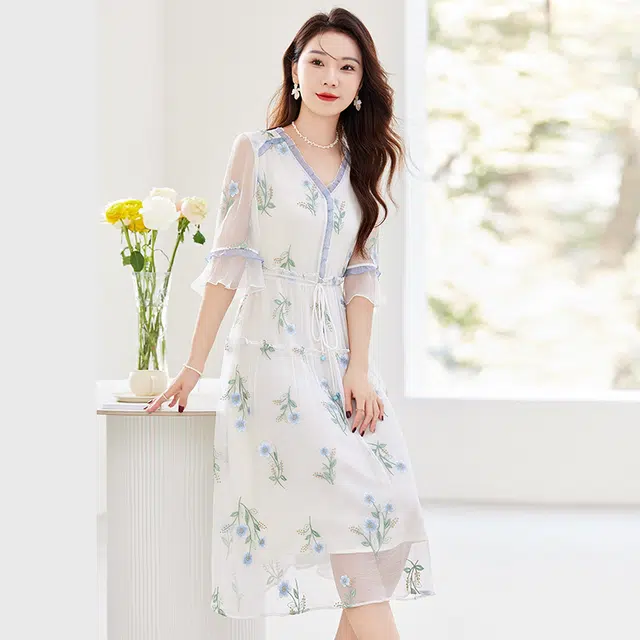 比利斯山羊 轻奢气质优雅甜美简约长袖连衣裙 女款