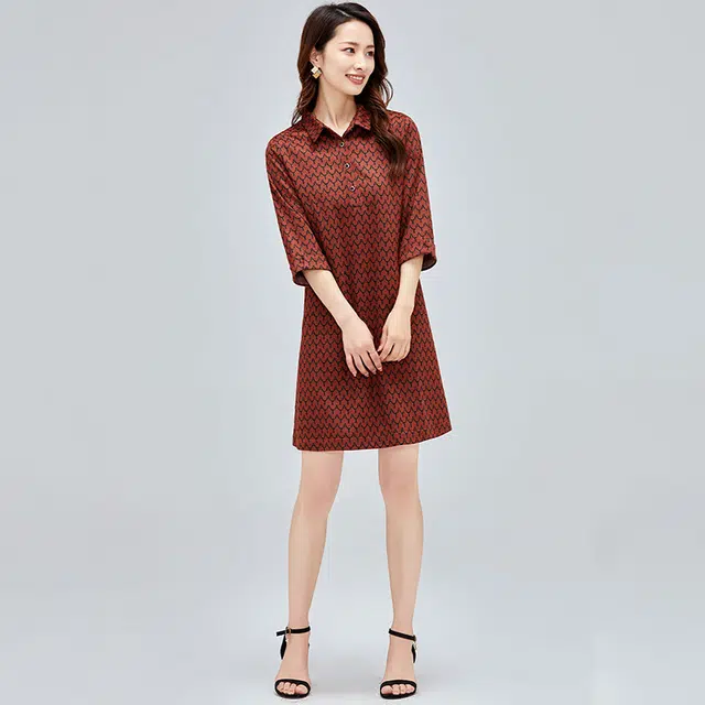 比利斯山羊 优雅气质宽松休闲中袖碎花中长大码连衣裙 女款