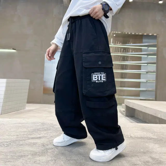 黑恐龙牛仔裤 宽松休闲潮字母印花长裤 青少年