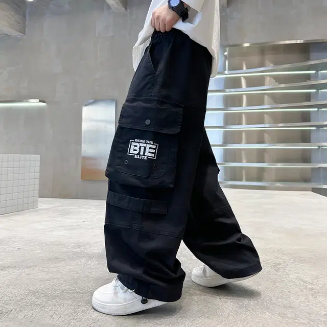 黑恐龙牛仔裤 宽松休闲潮字母印花长裤 青少年