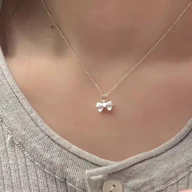 925