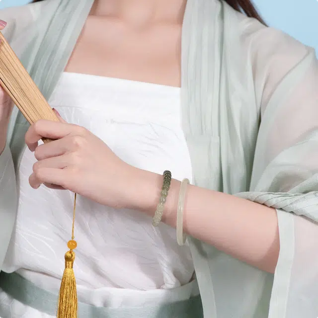 七小匠 国风 温润细款圆条 时尚优雅 小众百搭 简约高级感 复古 和田玉 手镯 女款 青白玉