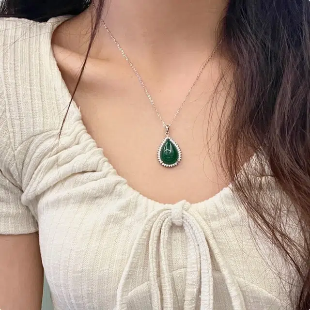 七小匠 国潮 温婉气质 翠绿色 蛋面水滴吊坠 福禄双全 招财小众 优雅气质高级感 玉髓 玉石项链 女款
