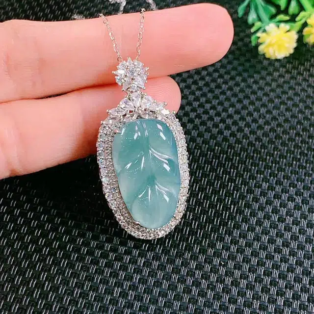 七小匠 国风 小巧精致 招财纳福叶子 可爱甜美 优雅轻奢 高级感 时尚 冰种 吊坠 女款