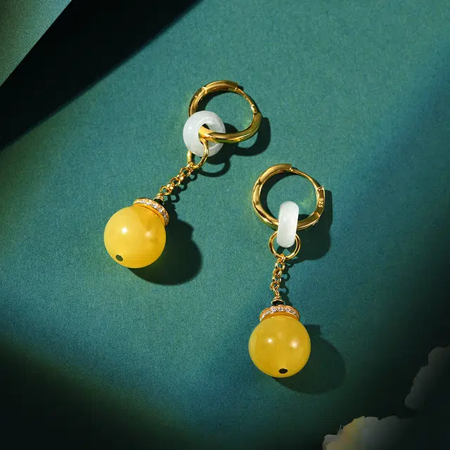七小匠 国潮 复古简约 轻奢时尚 小众设计 高级感 蜜蜡 耳环 女款