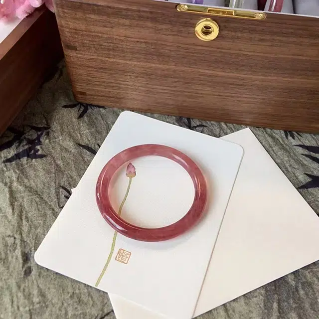 【精选】 七小匠 国风草莓晶 旺桃花 转运 气质显白 温润精致#好运 水晶 手镯 女款