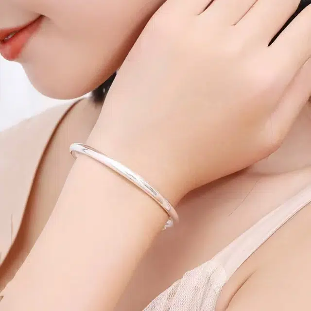 925