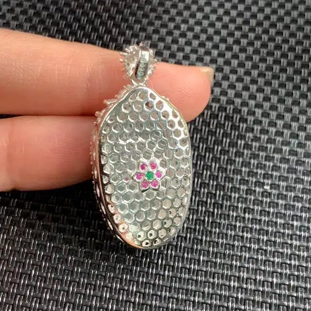 七小匠 国风 小巧精致 招财纳福叶子 可爱甜美 优雅轻奢 高级感 时尚 冰种 吊坠 女款
