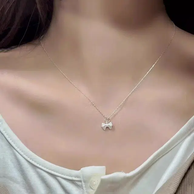 925