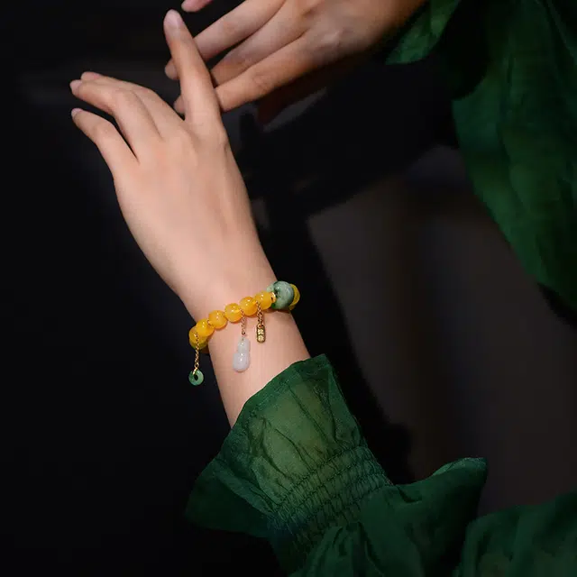 七小匠 国风 轻奢时尚 优雅气质 小众设计感 复古 蜜蜡 手串 女款