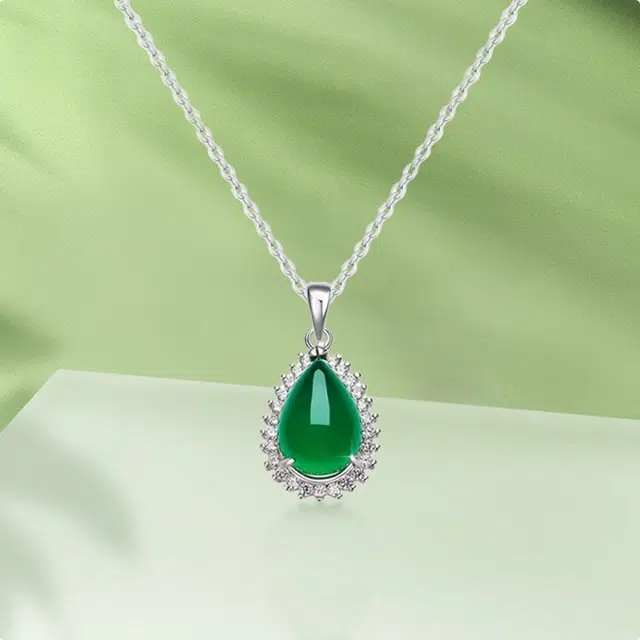 七小匠 国潮 温婉气质 翠绿色 蛋面水滴吊坠 福禄双全 招财小众 优雅气质高级感 玉髓 玉石项链 女款