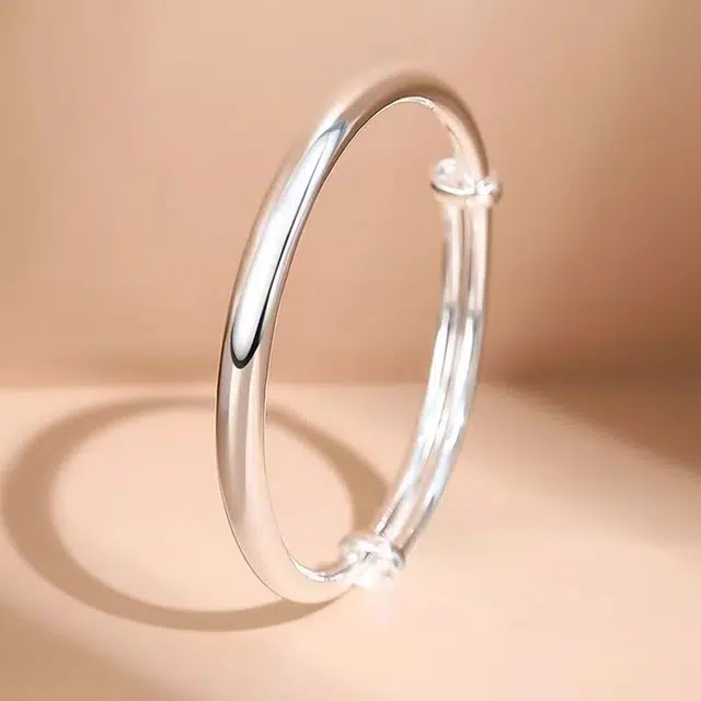 925