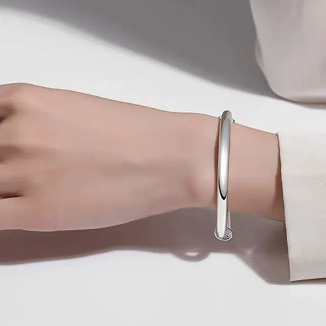 925