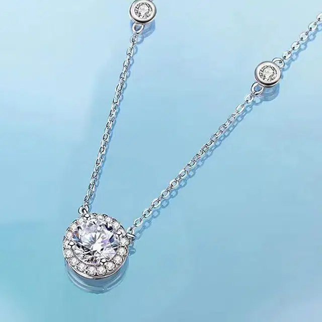 925