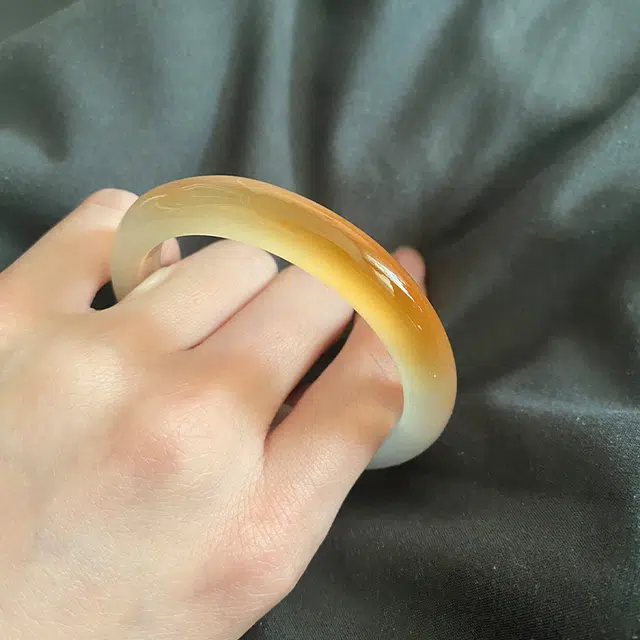 七小匠 一口糖渐变白月光香槟金素玉平安  儒雅贵气润精选 玉髓 手镯 女款