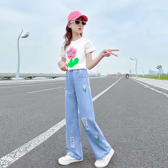大童 蓝精灵 圆领花朵图案舒适短袖松紧腰破洞长裤休闲运动套装 白色