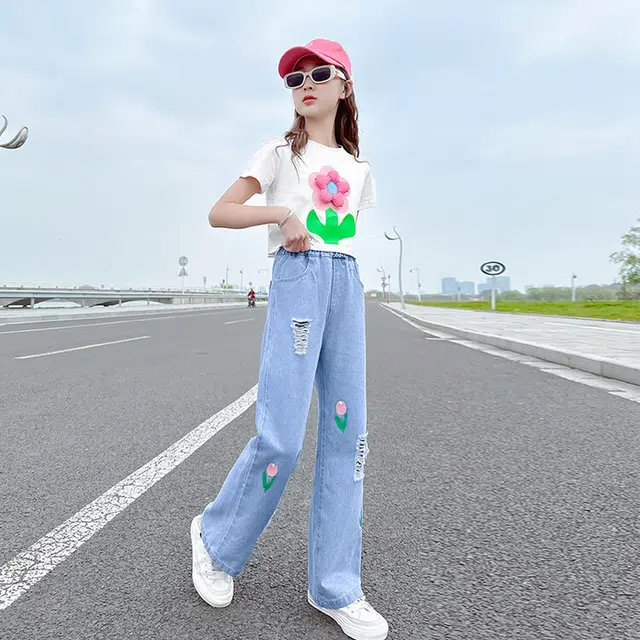 大童 蓝精灵 圆领花朵图案舒适短袖松紧腰破洞长裤休闲运动套装 白色