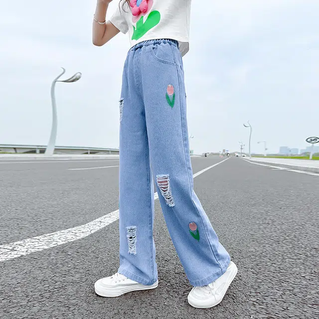 大童 蓝精灵 圆领花朵图案舒适短袖松紧腰破洞长裤休闲运动套装 白色