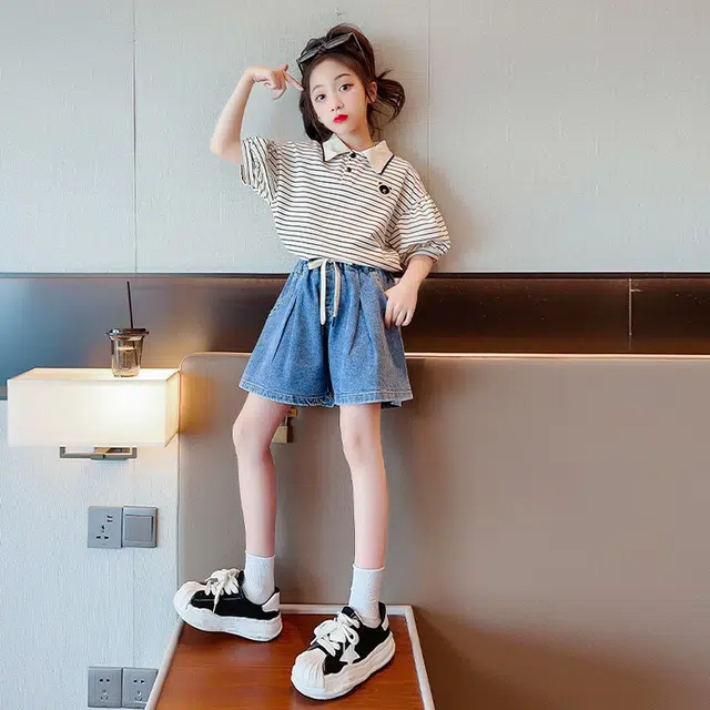 大童 蓝精灵 翻领条纹小熊图案落肩短袖系带纯色短裤休闲运动套装 白色