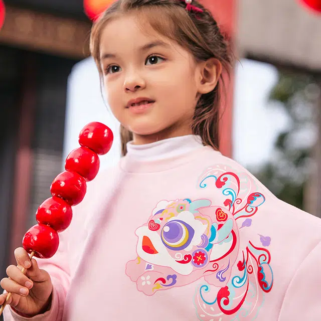 安踏儿童 卡通动漫字母圆领舒适透气加绒保暖卫衣 欧莎粉 中小童