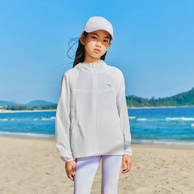 儿童款 安踏儿童 小光甲 撞色拼接长袖舒适连帽防晒服 纯净白
