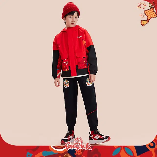 安踏儿童夹克 潮流时尚加绒保暖 传奇红/满印 青少年