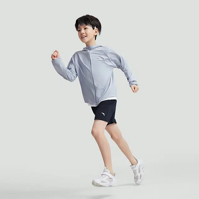 儿童款 安踏儿童 小光甲 纯色拉链连帽运动长袖防晒服 雾灰