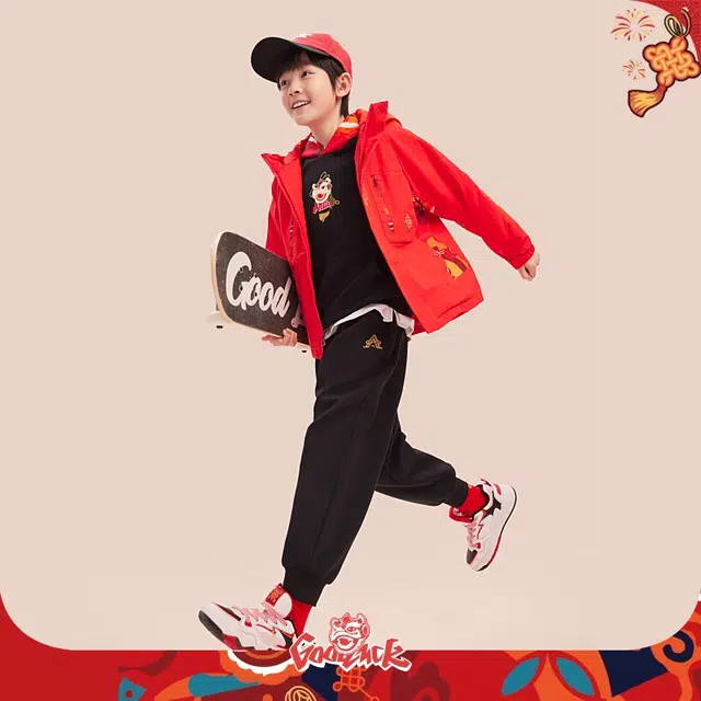 安踏儿童夹克 防泼水潮流舒适百搭连帽外套 红色 青少年