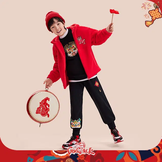 安踏儿童上装 连帽简约舒适长袖 红色 青少年