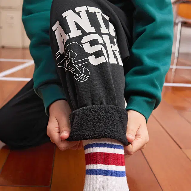 安踏儿童 字母中腰舒适透气百搭加绒保暖束脚针织运动裤 梦幻黑青少年