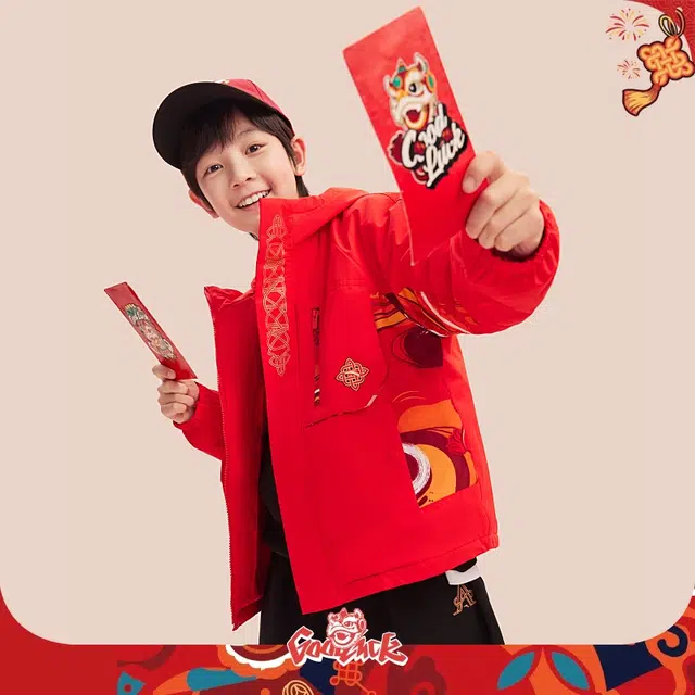 安踏儿童夹克 防泼水潮流舒适百搭连帽外套 红色 青少年