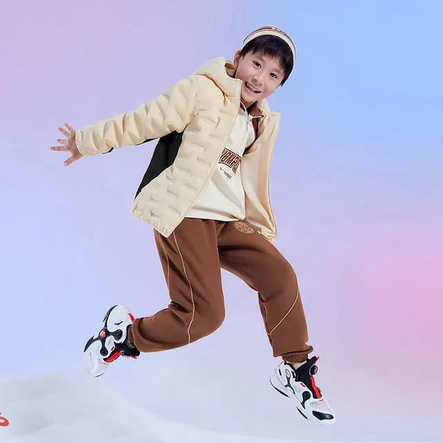 安踏儿童 纯色连帽拉链休闲羽绒服 浅烟灰儿童款