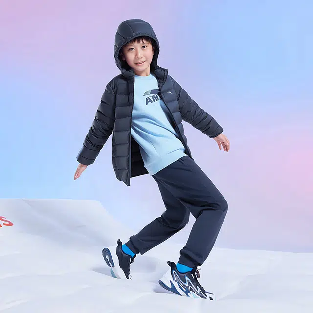 青少年 安踏儿童 轻暖系列 连帽舒适柔软羽绒服 深夜蓝色