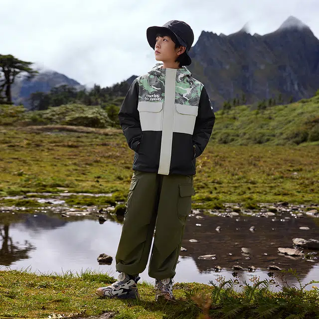 青少年 安踏儿童 保暖舒适连帽夹克外套 淡青灰/满印