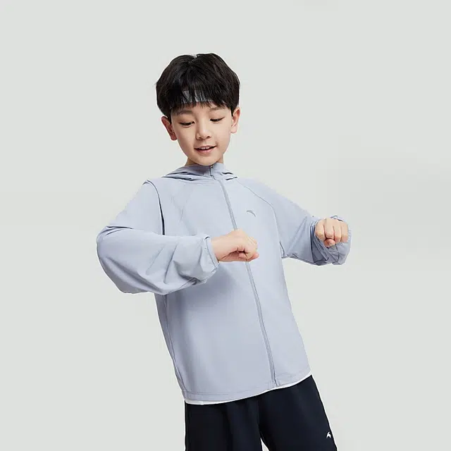 儿童款 安踏儿童 小光甲 纯色拉链连帽运动长袖防晒服 雾灰