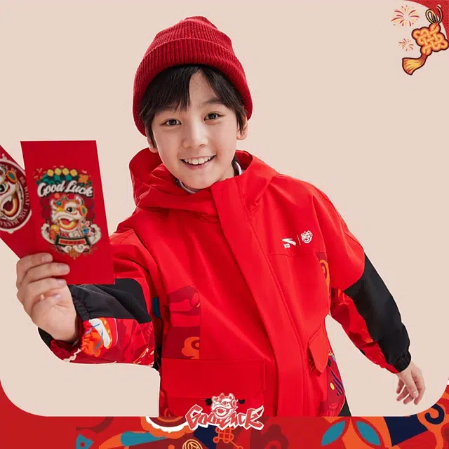 安踏儿童夹克 潮流时尚加绒保暖 传奇红/满印 青少年